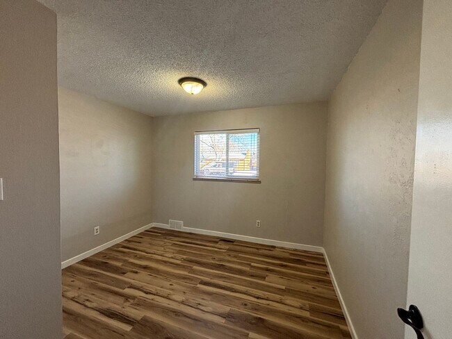 Building Photo - 3 Bed, 1 Bath Home for Rent, Available Now!  MileStone Real Estate Services