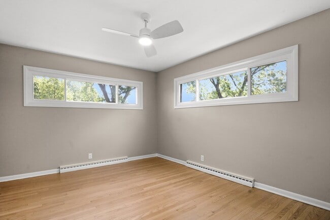 Building Photo - 1350 Hart Rd