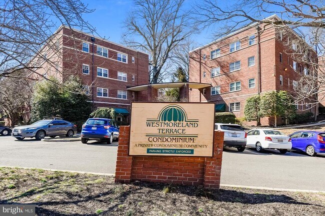 Building Photo - 1320 Fort Myer Dr