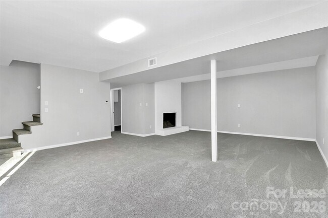 Building Photo - 526 Julia Ave