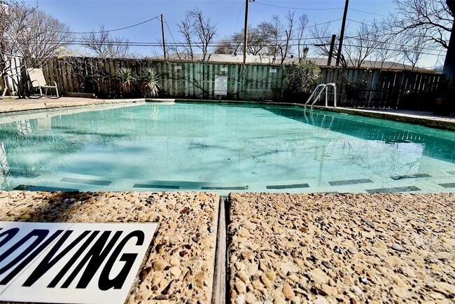 Building Photo - 4810 McKinney Ave