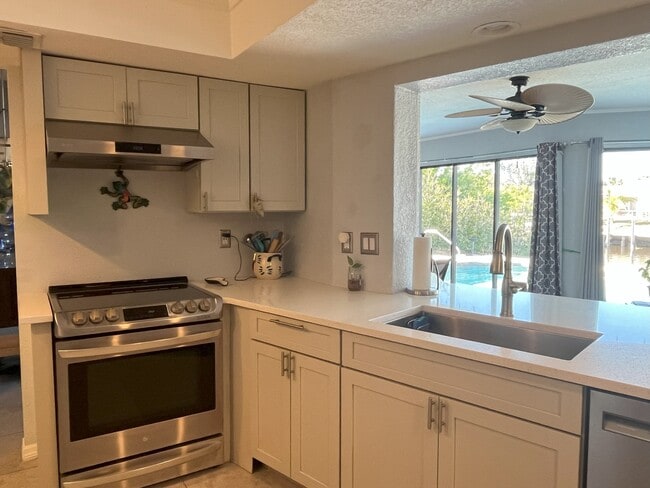 Building Photo - 17026 Edgewater Dr