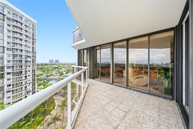 Building Photo - 3610 Yacht Club Dr