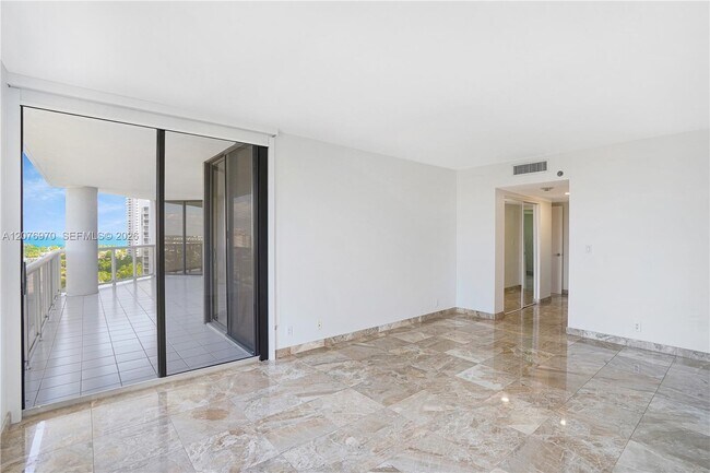 Building Photo - 3600 Yacht Club Dr