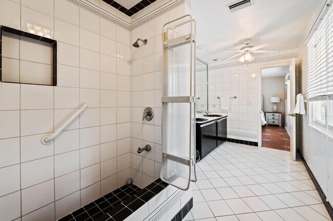 Building Photo - 4620 NE 25th Ave