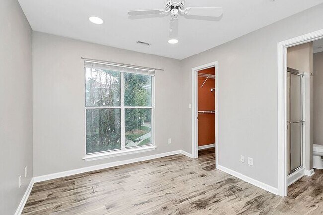 Building Photo - Bright 2BD/2BA Tennis Villa at Lake Norman!