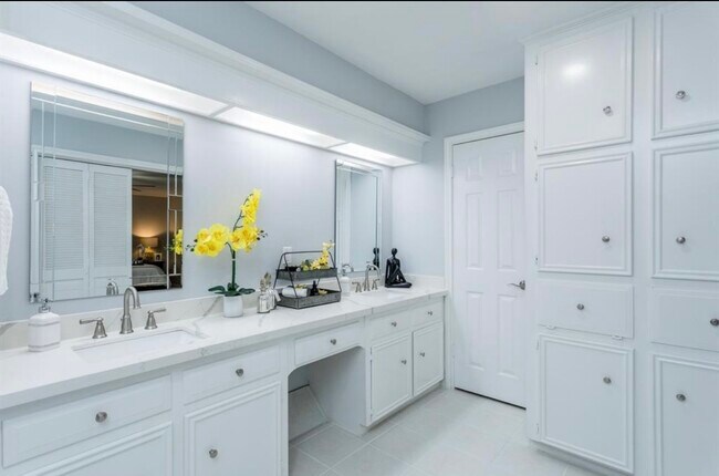 Building Photo - 15614 Pebble Bend Dr