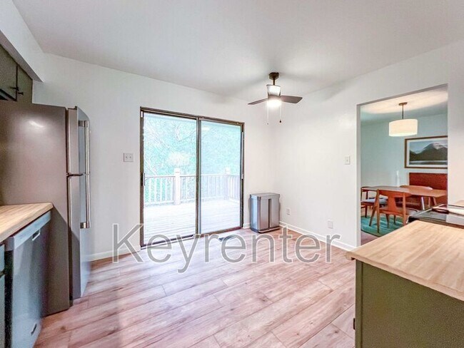 Building Photo - 9208 Moreno Ln