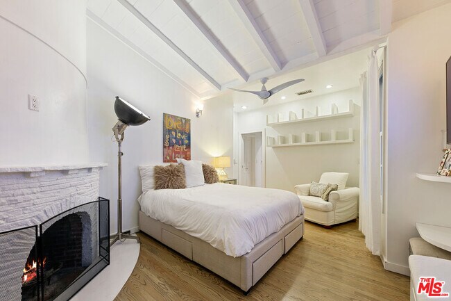 Building Photo - 1760 Nichols Canyon Rd