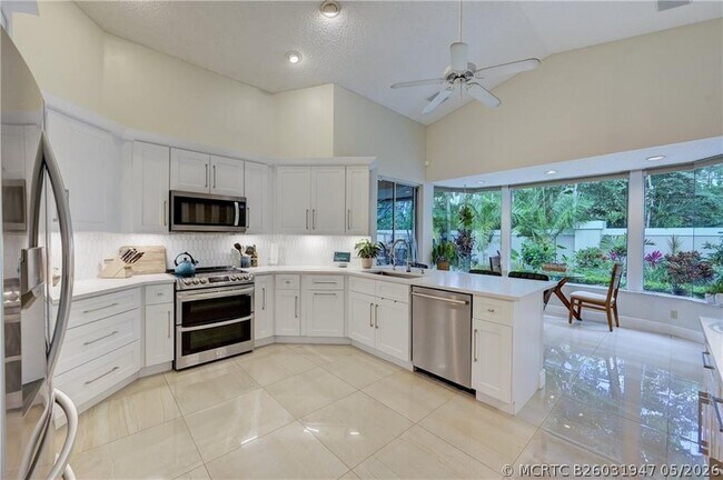 Building Photo - 8171 Hampton Wood Dr