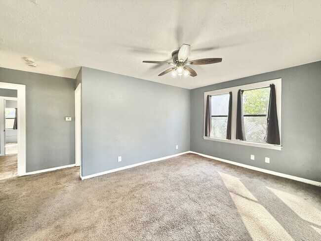 Building Photo - 1828 20th Ave S