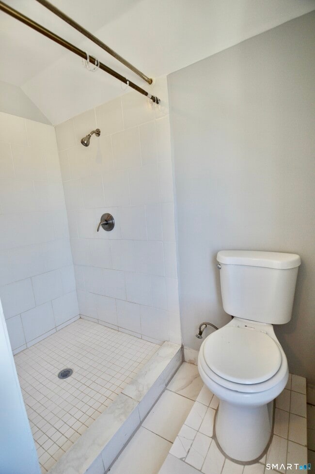 Building Photo - 48 Riverview Pl