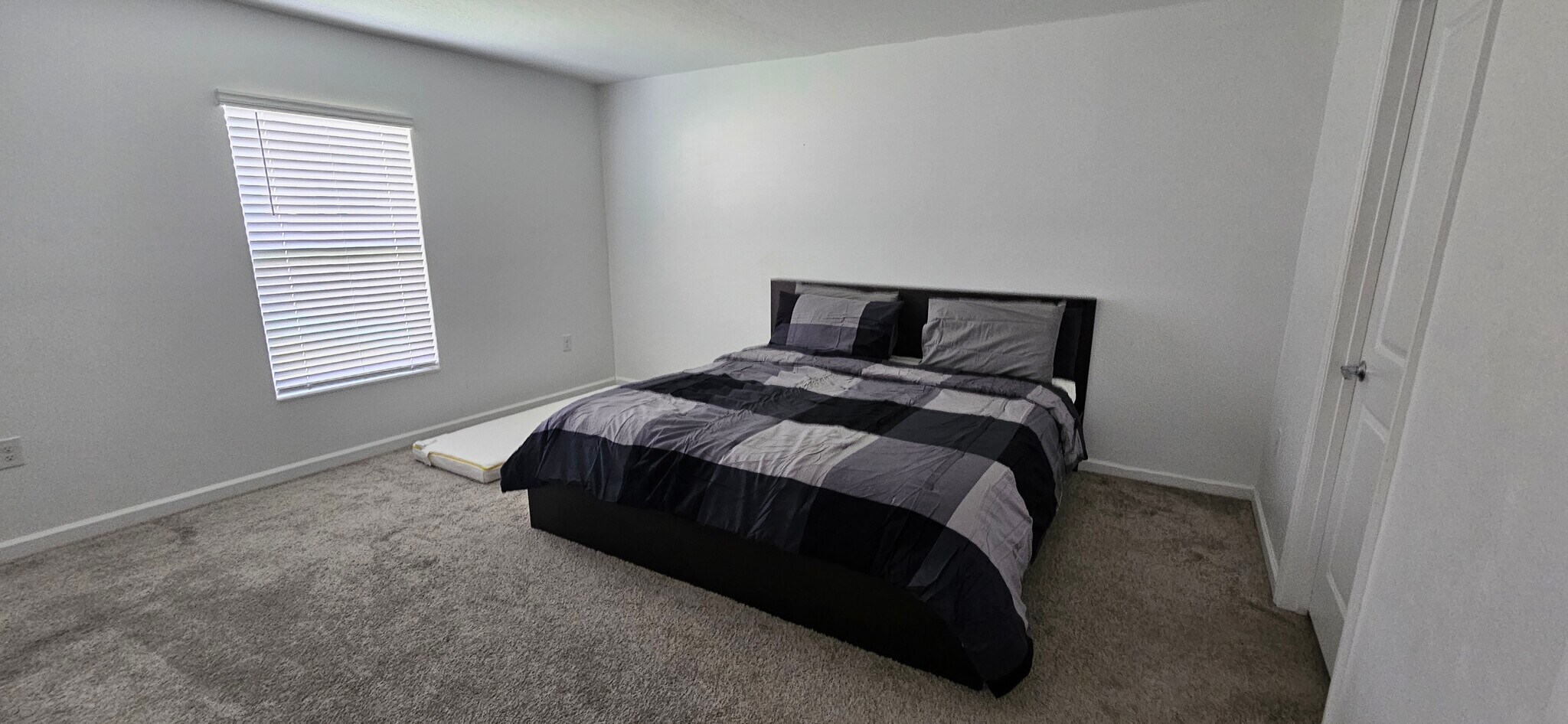 Building Photo - 1113 Saguaro St