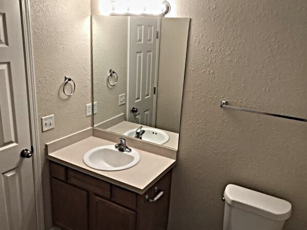 Building Photo - 7 Willow Lakes Dr