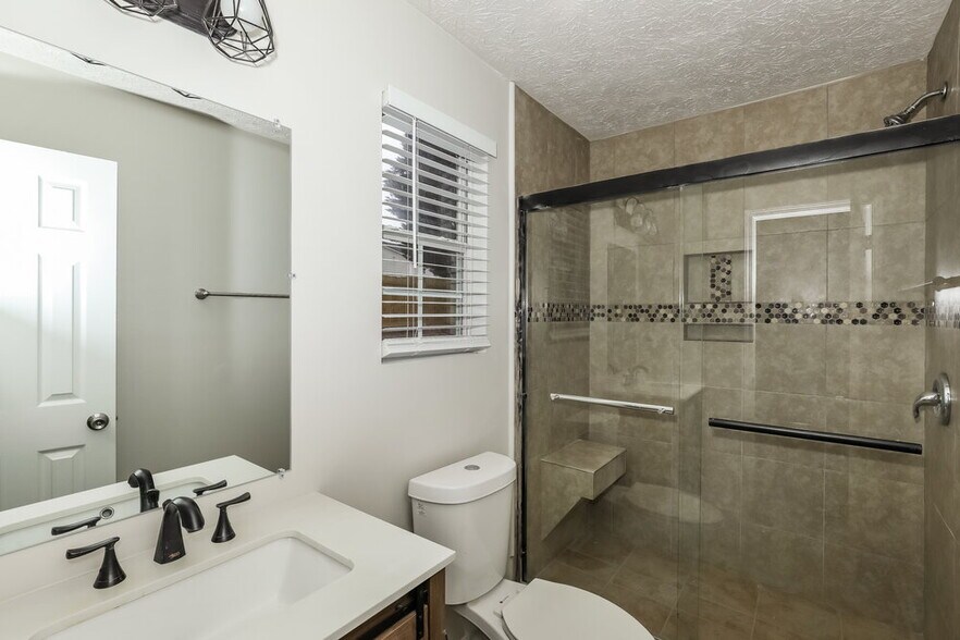 Building Photo - 93 Gleneagles Way