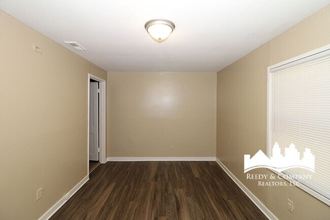 Building Photo - Gorgeous Two-Story White House with Bonus Room