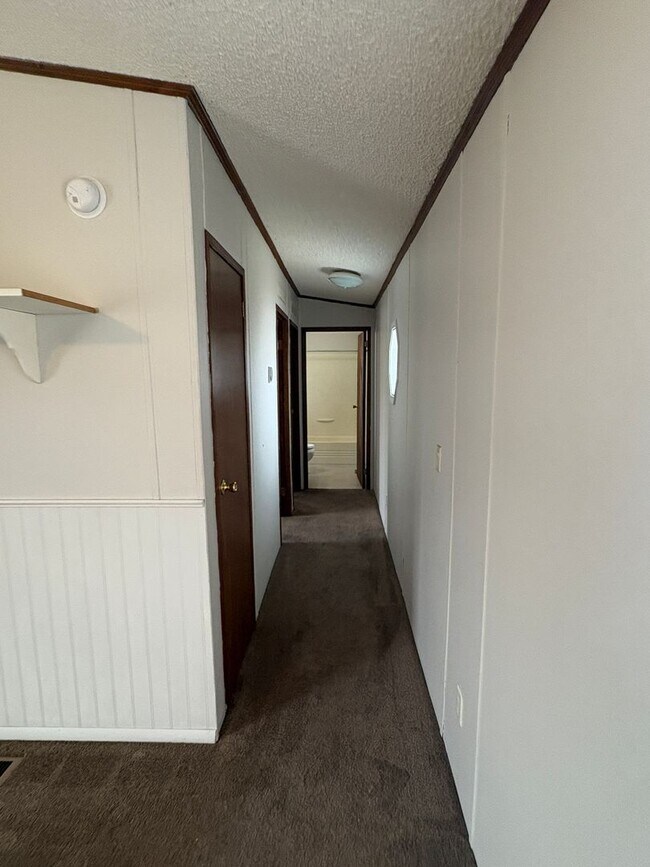 Building Photo - 306 White Oak Dr