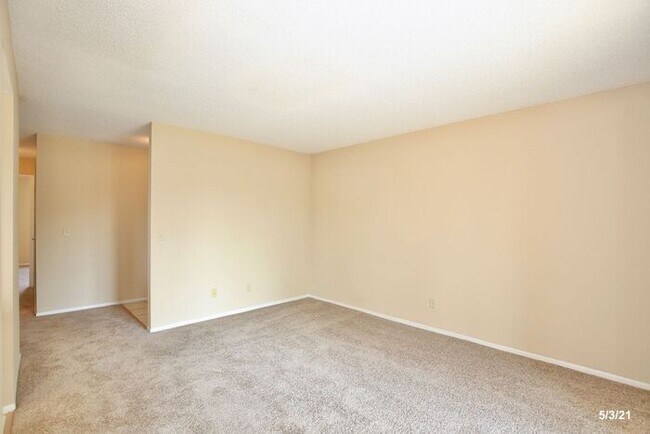 Building Photo - Spacious 2/2 Condo Located in the Gated Community of Hawthorne Village - Orlando!