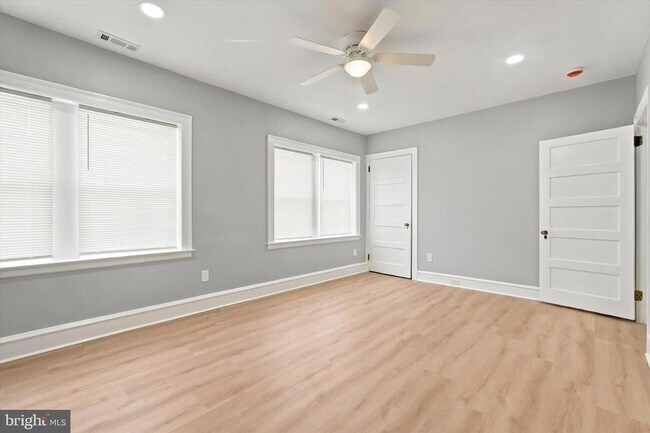 Building Photo - 5548 Ridge Ave