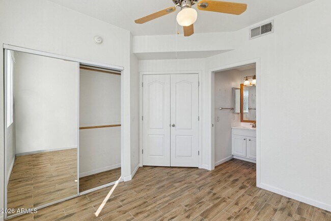 Building Photo - 1701 E Colter St