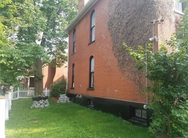Building Photo - 247 Georgia St