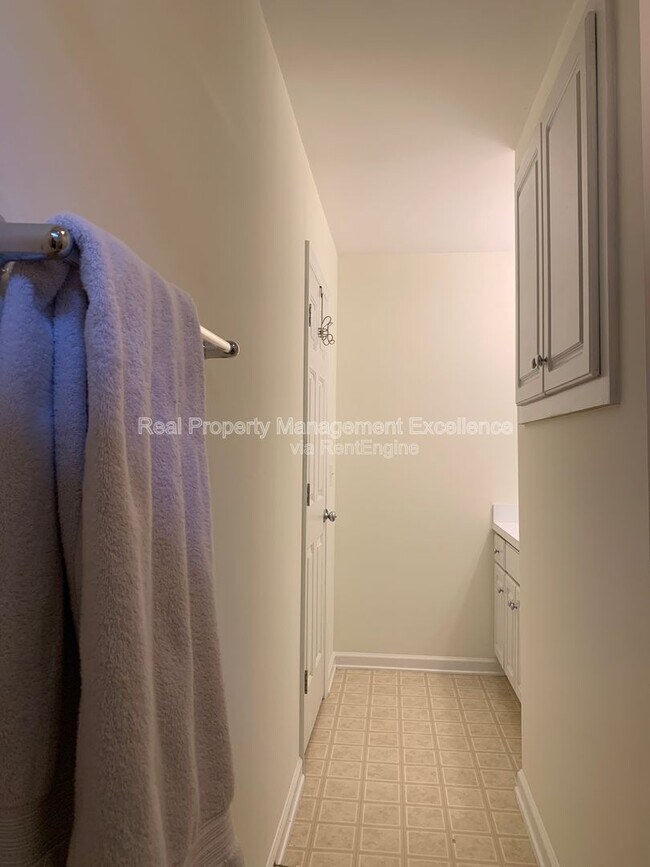 Building Photo - 205 Will Ct