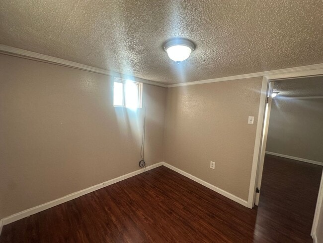 Building Photo - Shaul Properties - 419 1/2 W 14th