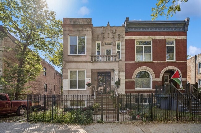 Building Photo - 3217 W Fulton Blvd