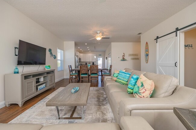 Building Photo - 6832 Middleton Ave