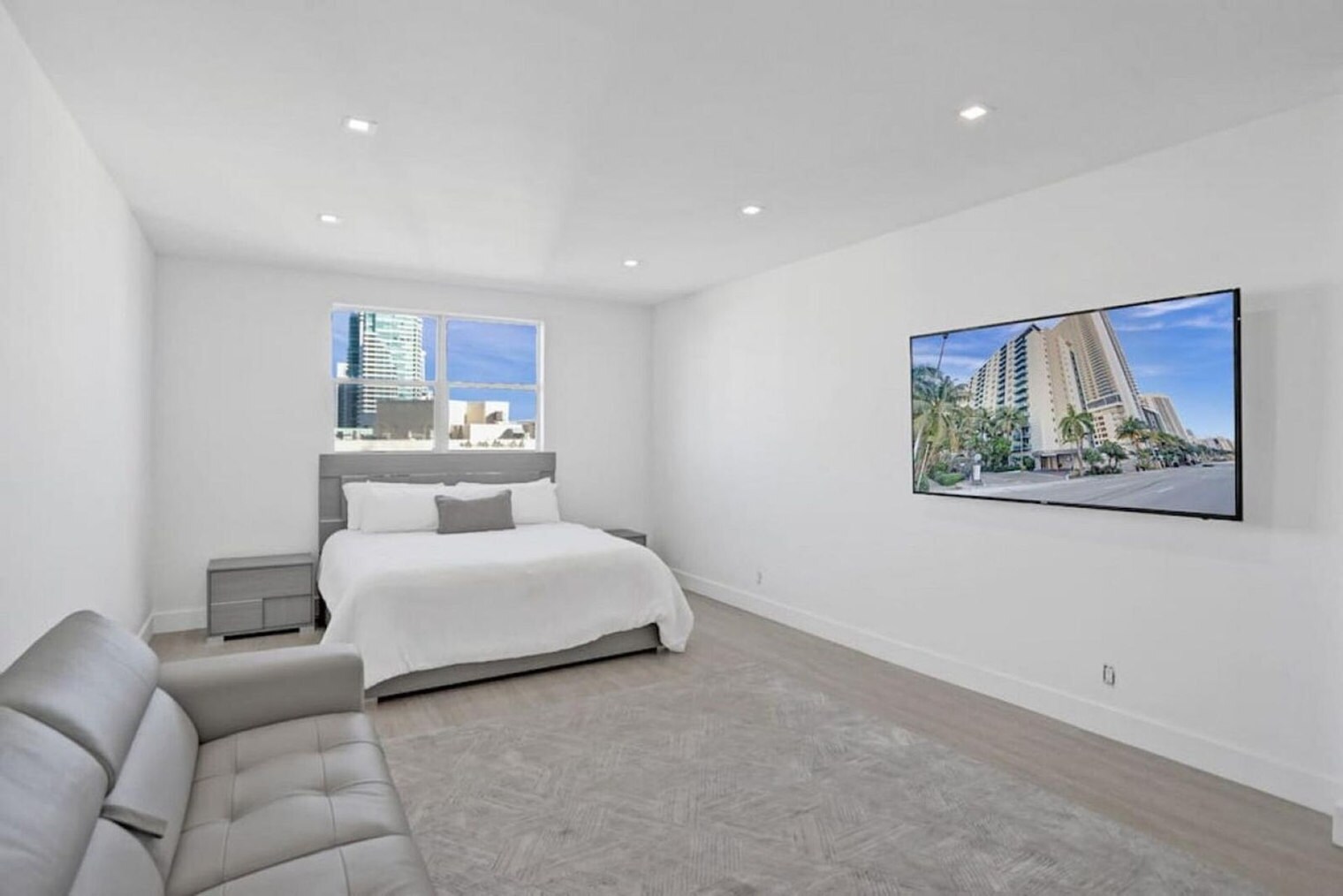 Building Photo - 4001 S Ocean Dr