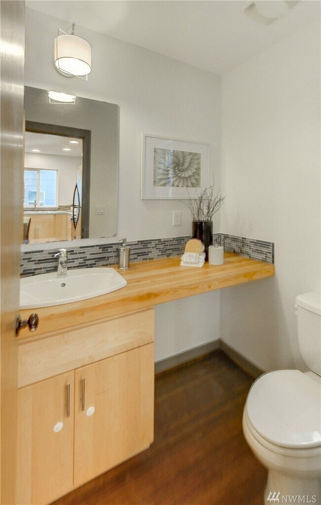 Building Photo - 4032 Pasadena Pl NE