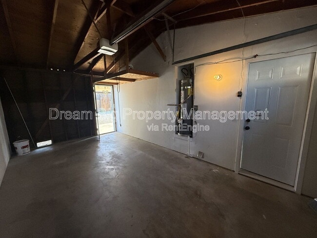 Building Photo - 2328 W Oakland Ave