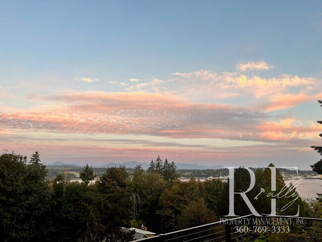 Building Photo - Charming Vintage Retreat with Stunning Views in Port Orchard