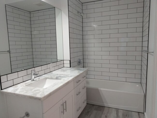 Building Photo - 2 BD / 1 BA – Granite Counters, W/D, AC • $500 Move-In Gift Card (By 1/1/25)