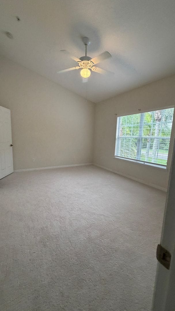 Building Photo - Beautiful 2 bed & 2.5 bath townhome