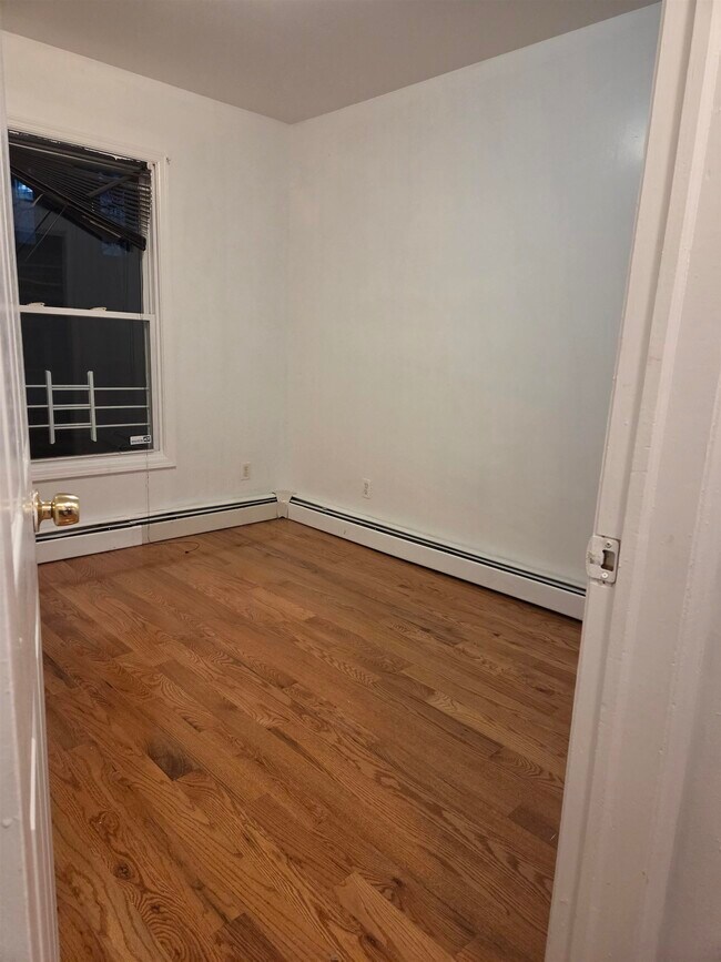 Building Photo - 703 Garfield Ave