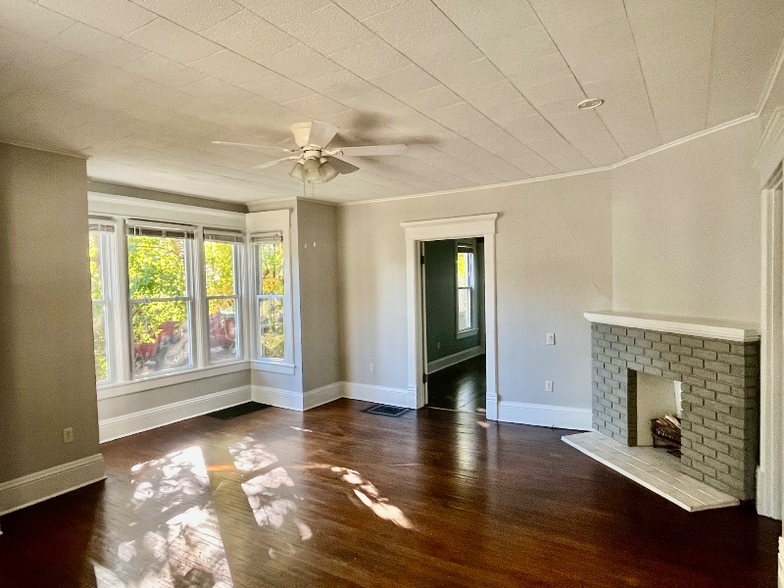 Building Photo - 122 N 4th St