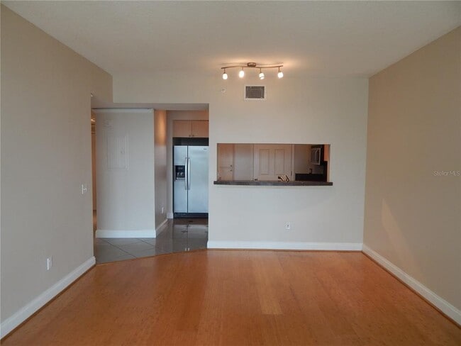 Building Photo - 322 E Central Blvd