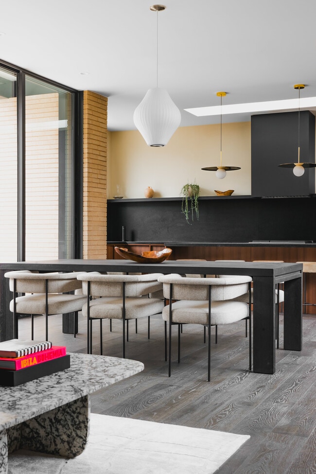 Building Photo - 2407 W 10th St