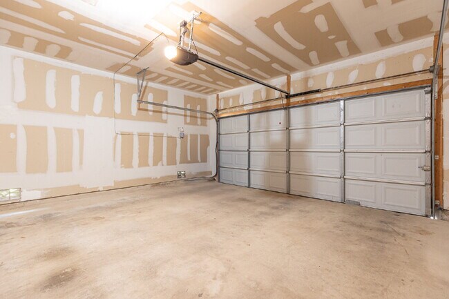Building Photo - 100 Ling Ln