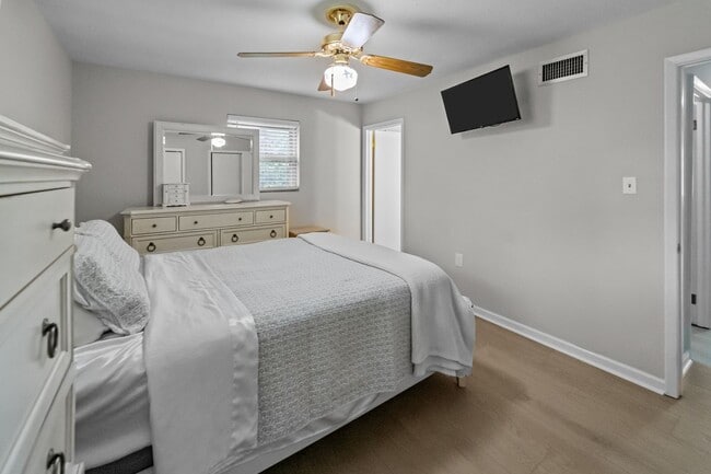 Building Photo - Charming 3-Bedroom Home on Savannah’s Southside with Covered Patio and Large Backyard