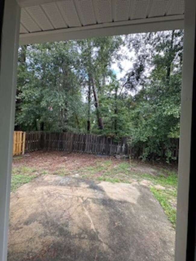 Building Photo - 3 BR/ 2 BA Attached Home