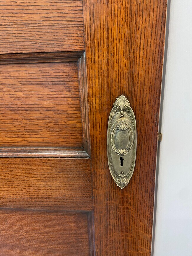 Building Photo - 237 Stuart Ave