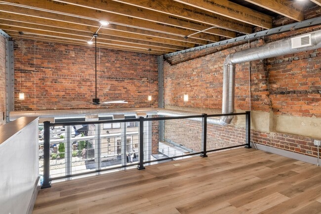 Building Photo - 213 E Main St