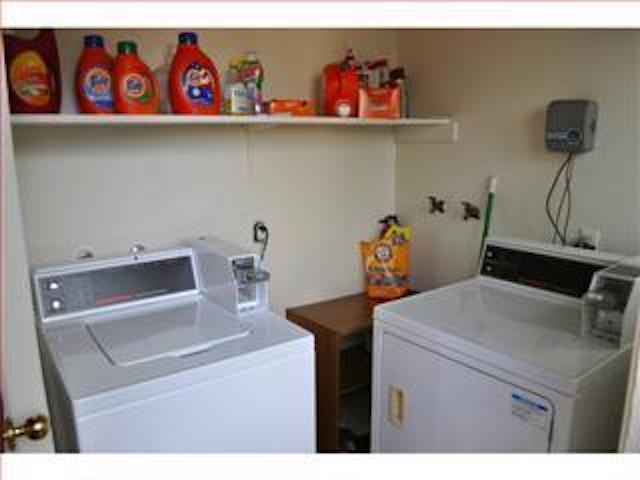 Building Photo - 251 El Carmelo Ave