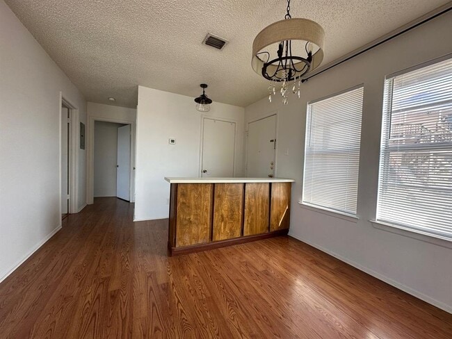 Building Photo - 1713 Hiawatha Dr