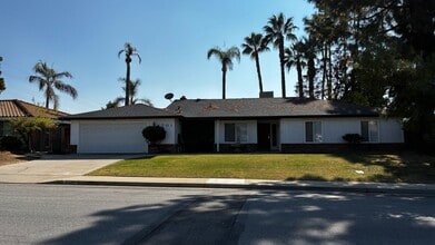 Building Photo - Beautiful 4 Bedroom House in NW Bakersfiel...