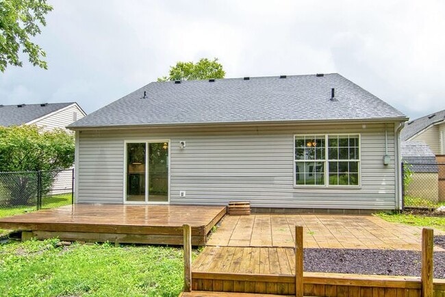 Building Photo - 5 Ashwood Cir