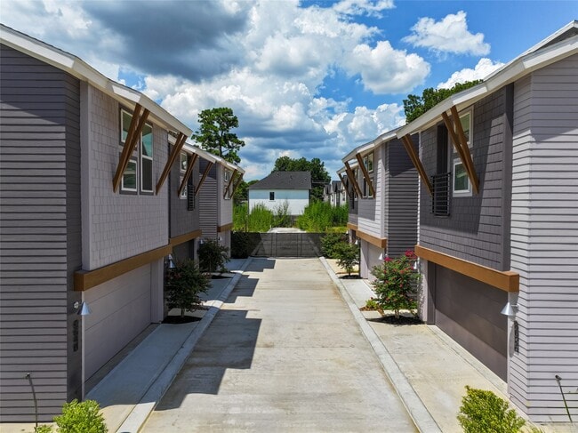 Building Photo - 862 Paul Quinn St