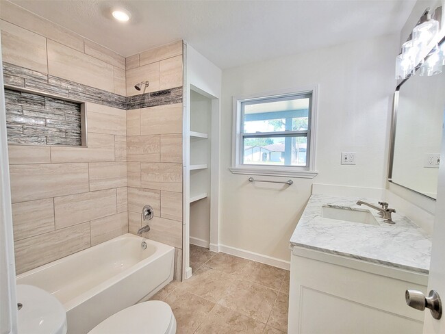 Building Photo - 519 N Shady Ln